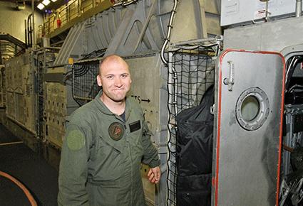 جولة داخل حوامة المارينز ال HoverCraft LCAC